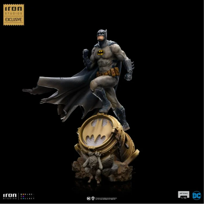 Iron Studios: DC Comics Batman on Bat-Signal 1/10 Art Scale CCXP Exclusive Limited Edition Statue